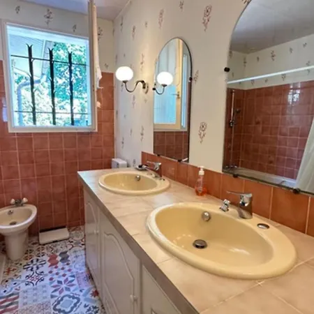 Сasa de vacaciones House 3 With Garden In *